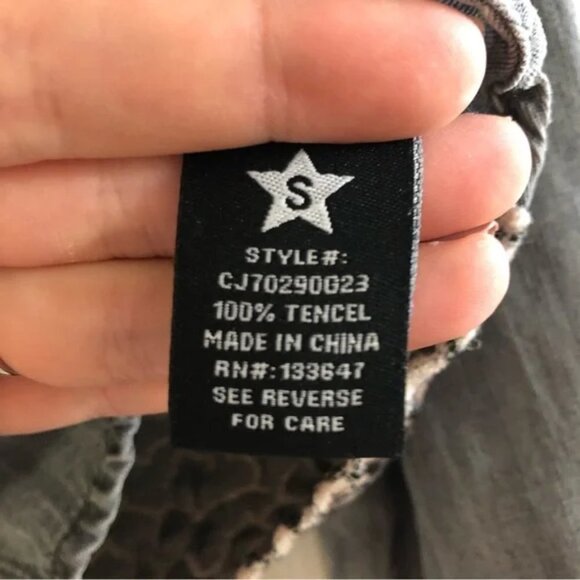 Celebrity Pink Tencel Patchwork Button Down Shirt Small - Picture 3 of 9